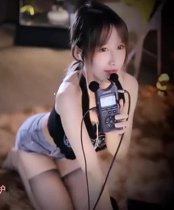 ASMR 阿稀稀大魔王跪着服务呼气口腔音